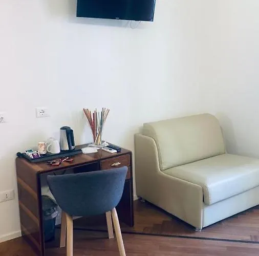 Euphoria Al Duomo Neapel